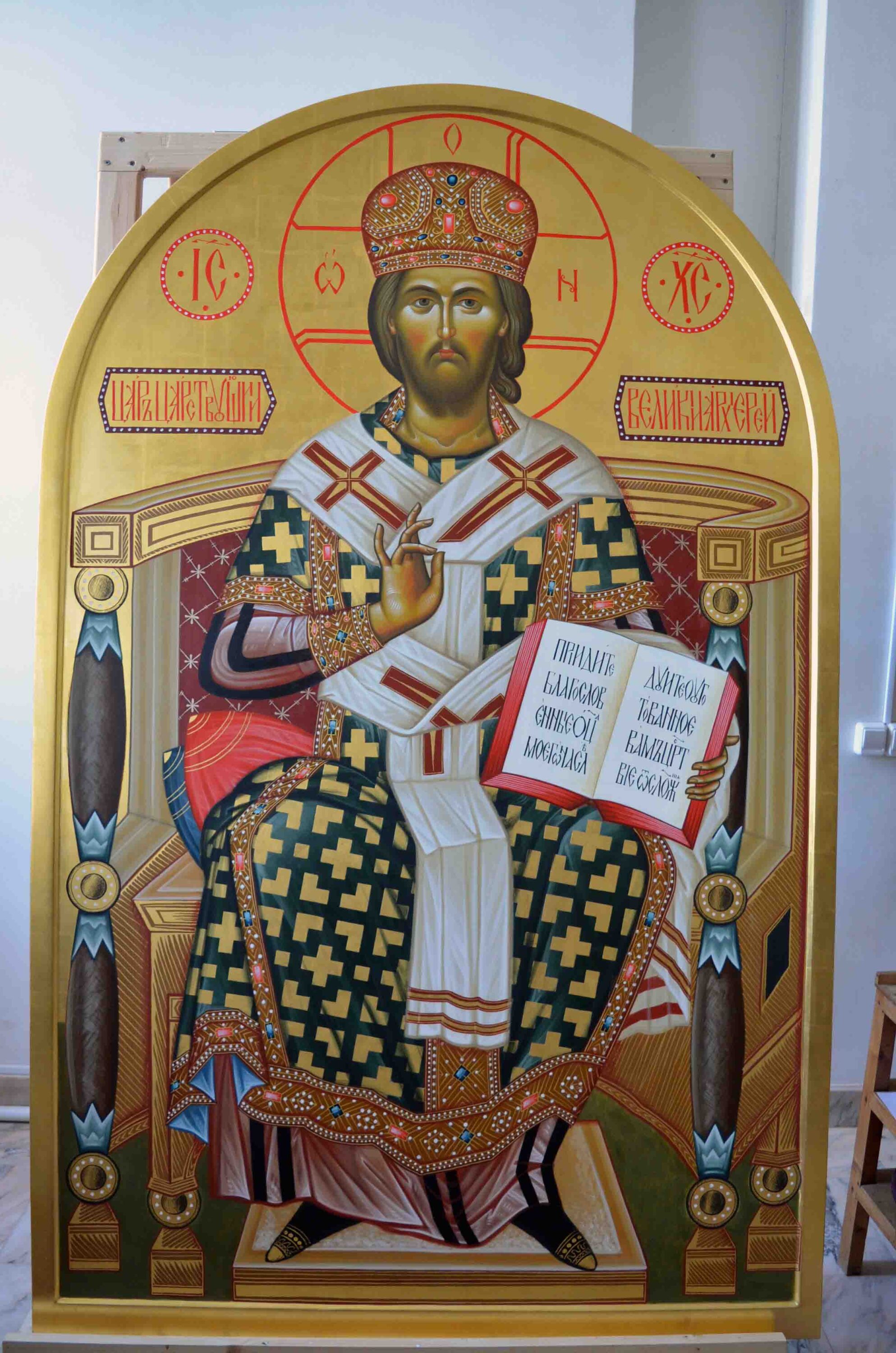 Икона: окно в горний мир и помощница в молитве