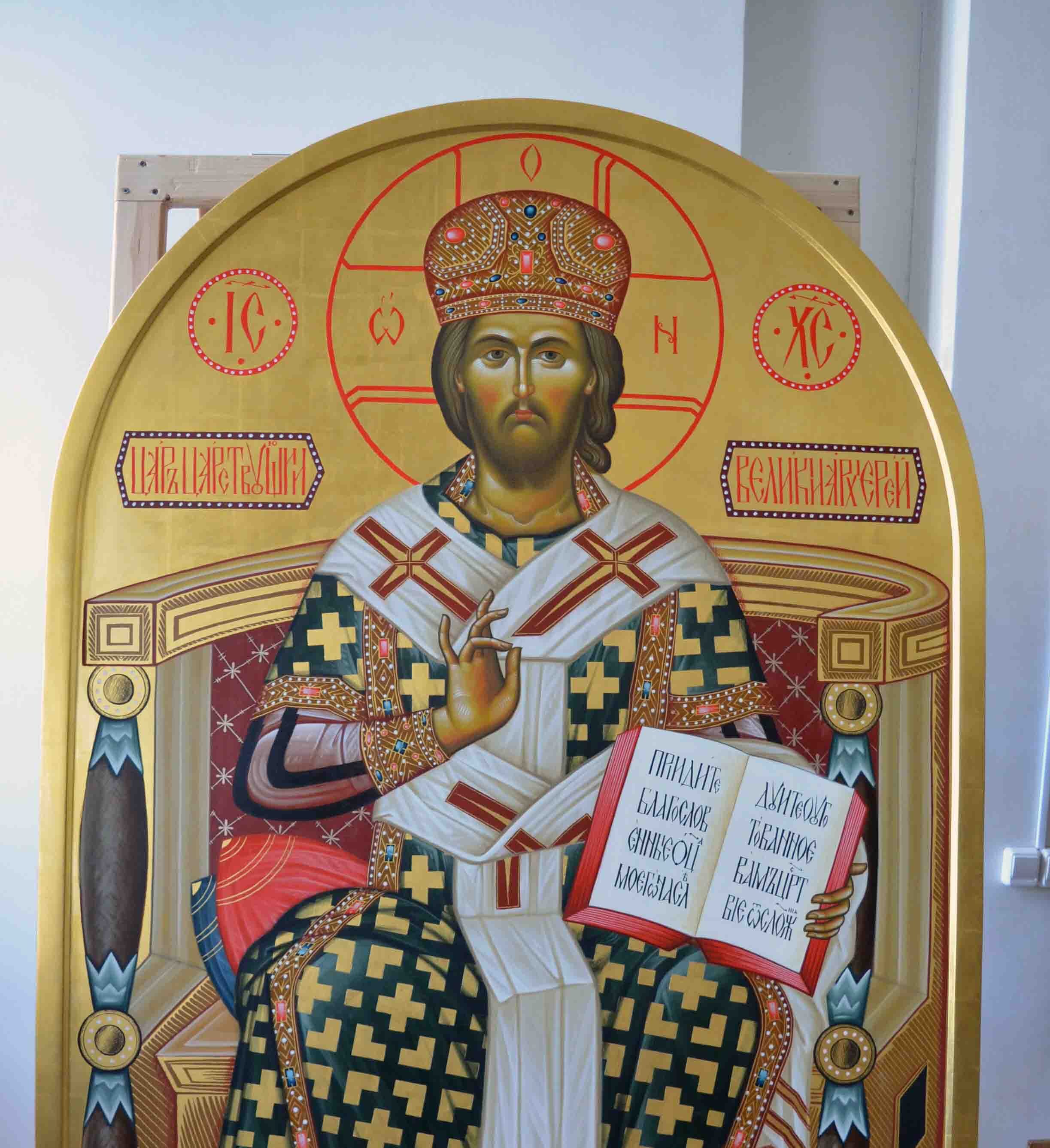 Икона: окно в горний мир и помощница в молитве